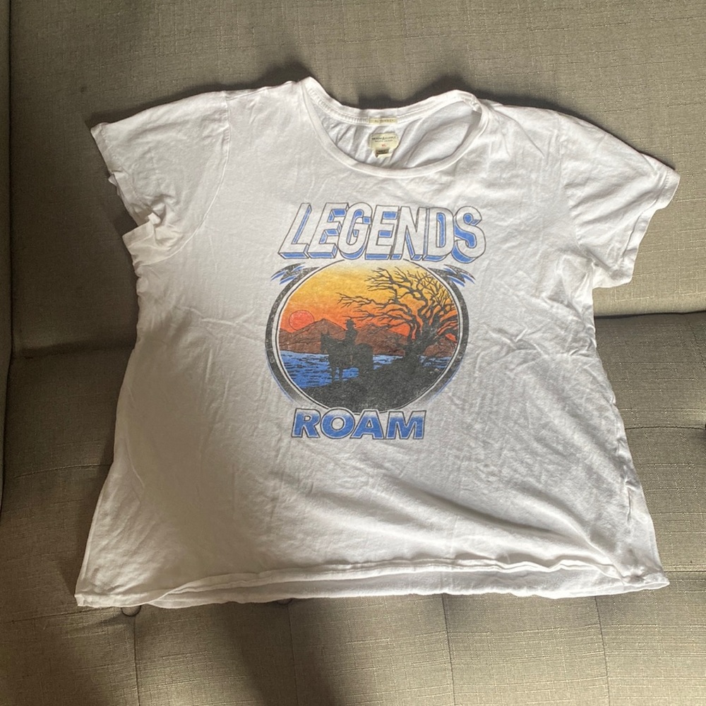 White graphic t shirt